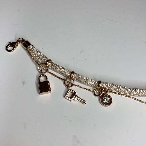 White and gold charms Bracelet - Picture 4 of 4